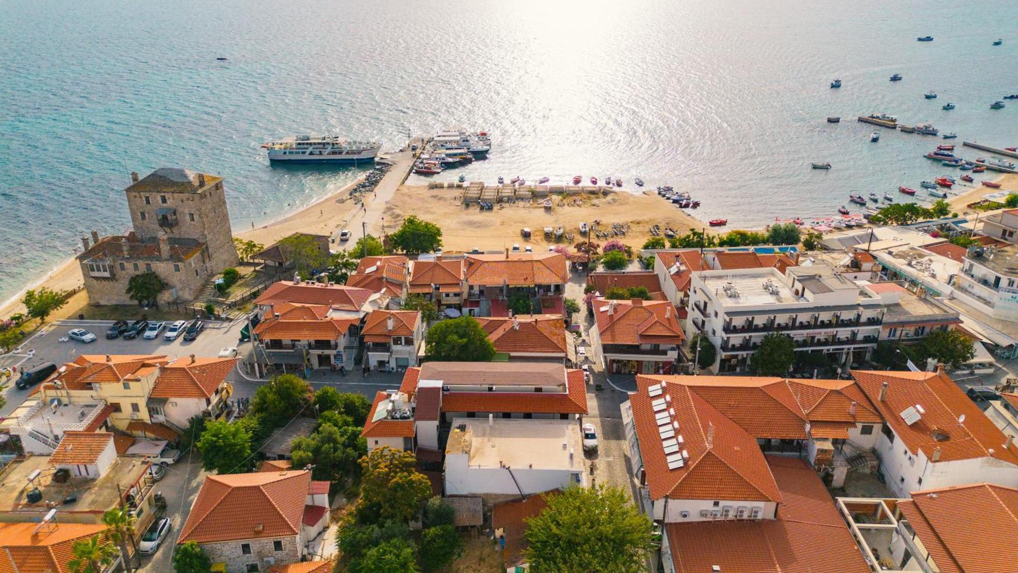 Athos Guest House Pansion Ouranoupoli Bagian luar foto