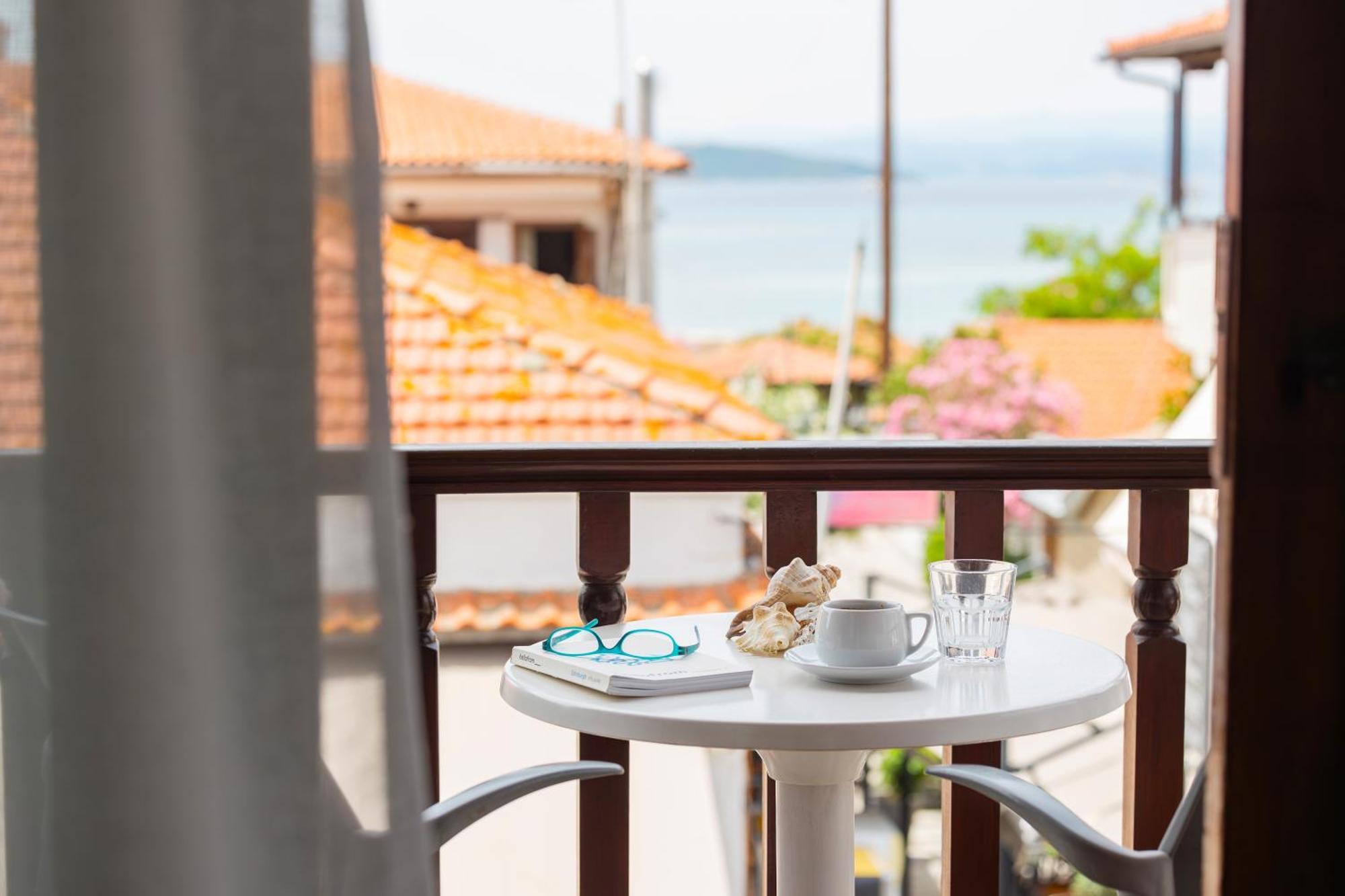 Athos Guest House Pansion Ouranoupoli Bagian luar foto