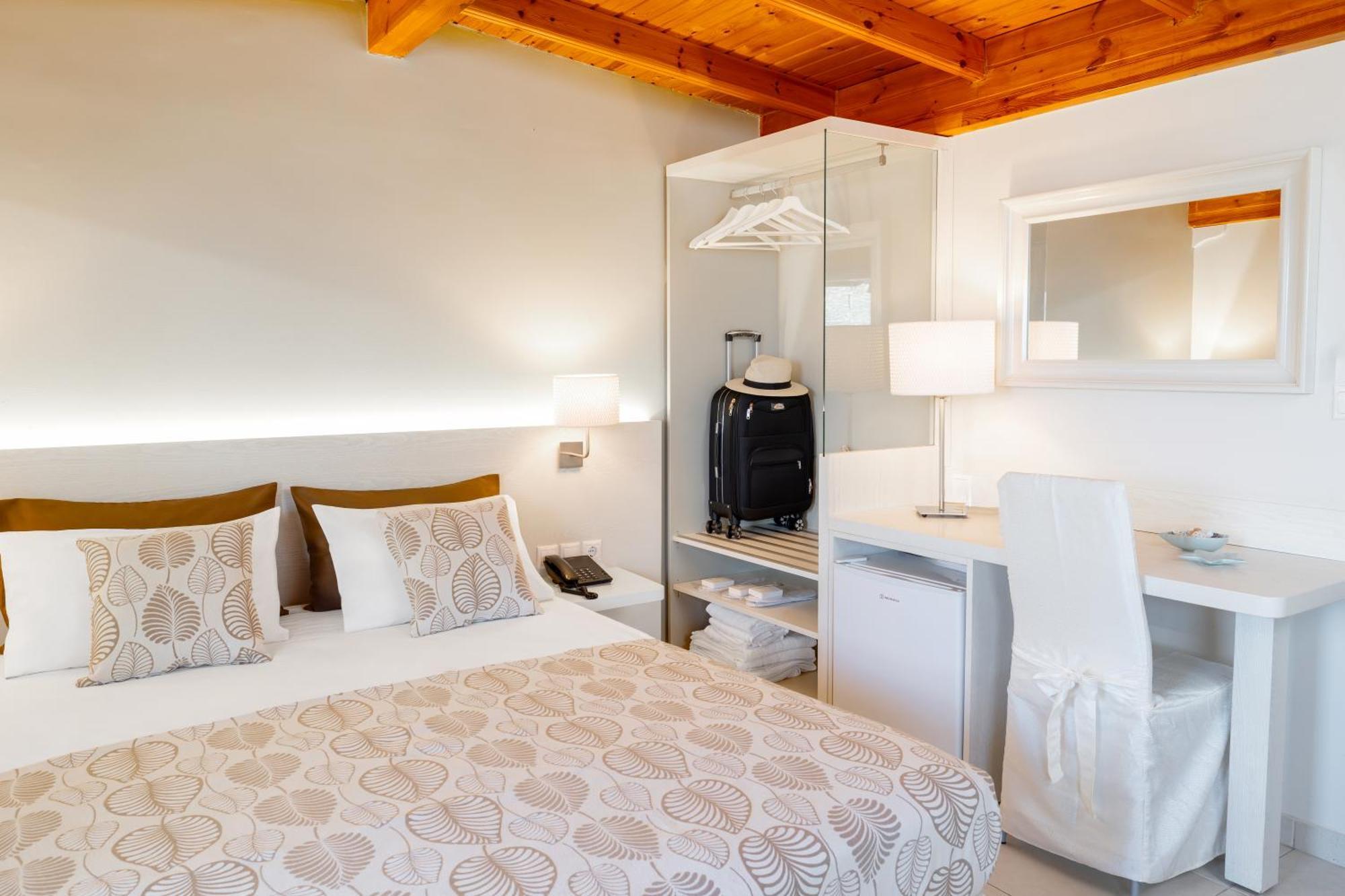 Athos Guest House Pansion Ouranoupoli Bagian luar foto
